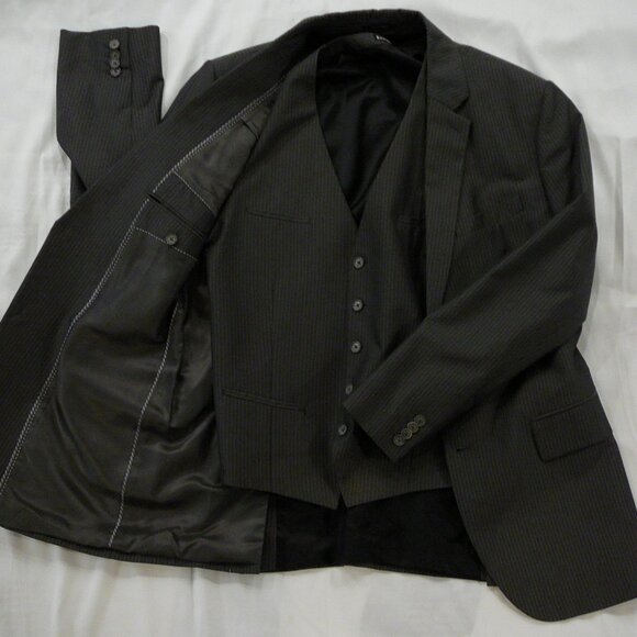 Express Men's Charcoal Pinstripe Producer Suit - Picture 3 of 13